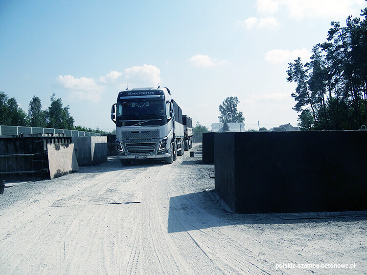 Transport szamb betonowych  w Piszu